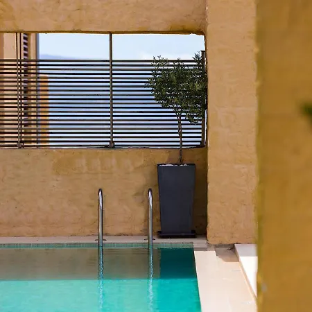 Beachfront Ravdoucha Epavlis Eleni - Pool, Hot Tub, Gym, Sauna, Private Parking, Wifi Villa *